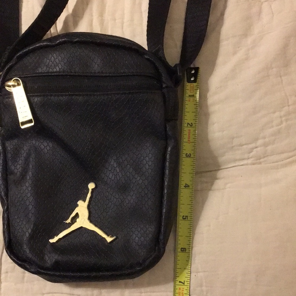 Jordan Taping Pack Crossbody Bag [9a0234] Black Gold … Gem